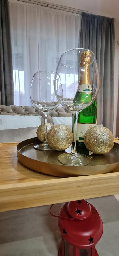 Design Apartment Business Lux 4 Star "Rio" Completely Business Lux Place In The City Center & Free Included Industry Optical Wifi & Netflix & Keyless Code Entry & Full Smart App & Kitchen & Washing Machine & Wide Terrace & Secure 2 Parking Place Ćuprija Esterno foto