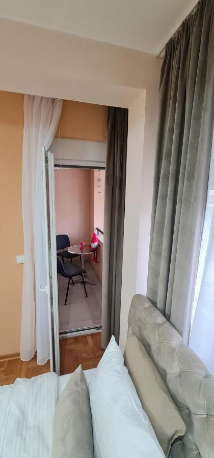 Design Apartment Business Lux 4 Star "Rio" Completely Business Lux Place In The City Center & Free Included Industry Optical Wifi & Netflix & Keyless Code Entry & Full Smart App & Kitchen & Washing Machine & Wide Terrace & Secure 2 Parking Place Ćuprija Esterno foto
