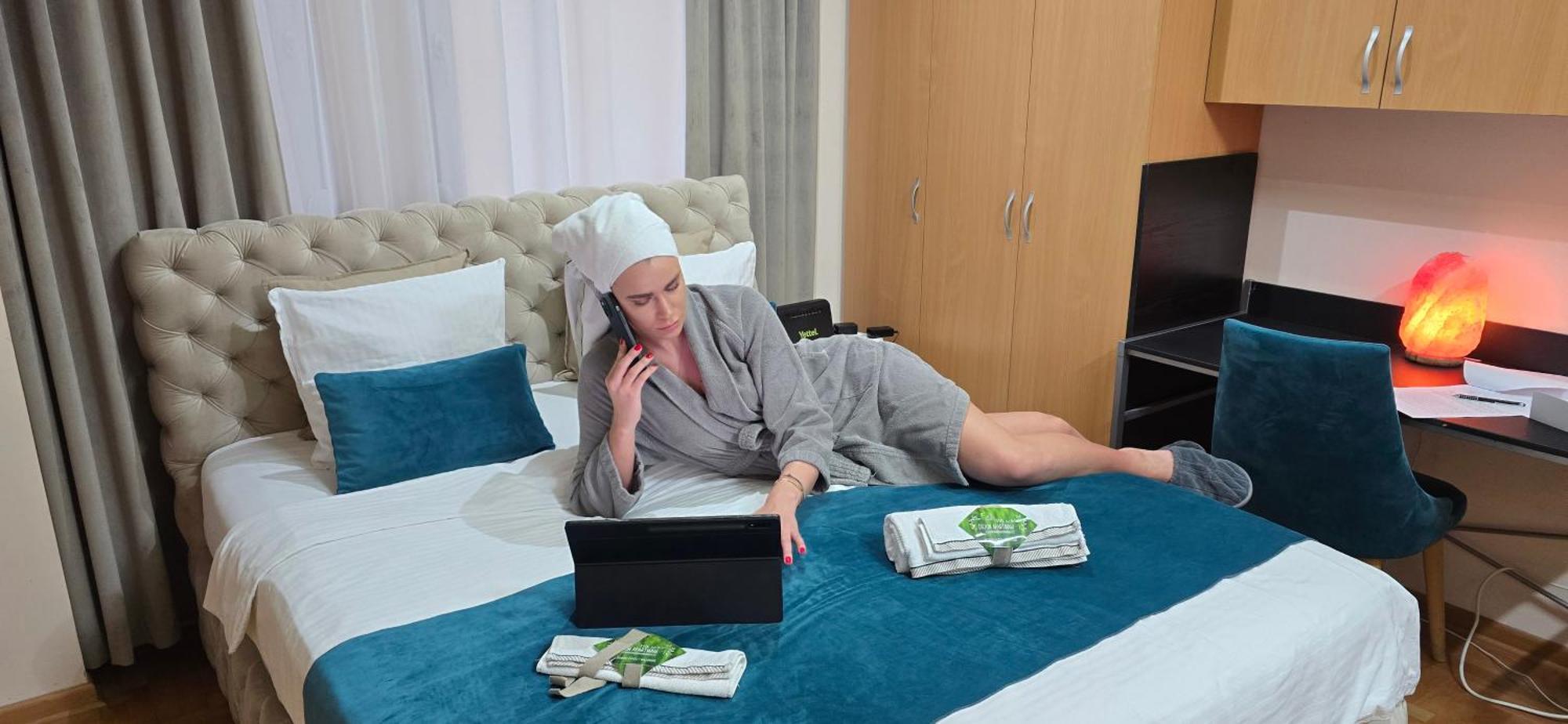 Design Apartment Business Lux 4 Star "Rio" Completely Business Lux Place In The City Center & Free Included Industry Optical Wifi & Netflix & Keyless Code Entry & Full Smart App & Kitchen & Washing Machine & Wide Terrace & Secure 2 Parking Place Ćuprija Esterno foto