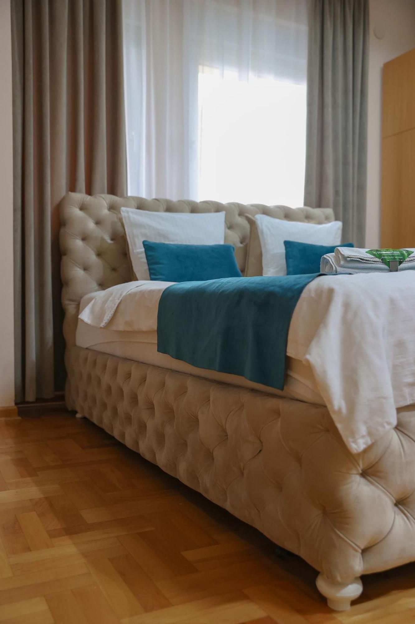 Design Apartment Business Lux 4 Star "Rio" Completely Business Lux Place In The City Center & Free Included Industry Optical Wifi & Netflix & Keyless Code Entry & Full Smart App & Kitchen & Washing Machine & Wide Terrace & Secure 2 Parking Place Ćuprija Esterno foto